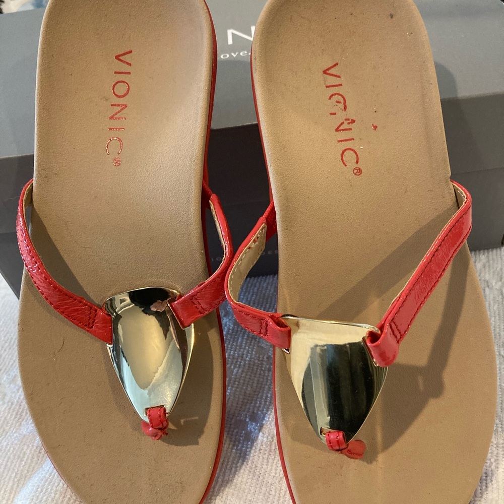 Vionic Raysa Sandal. Size 6 - Picture 2 of 3